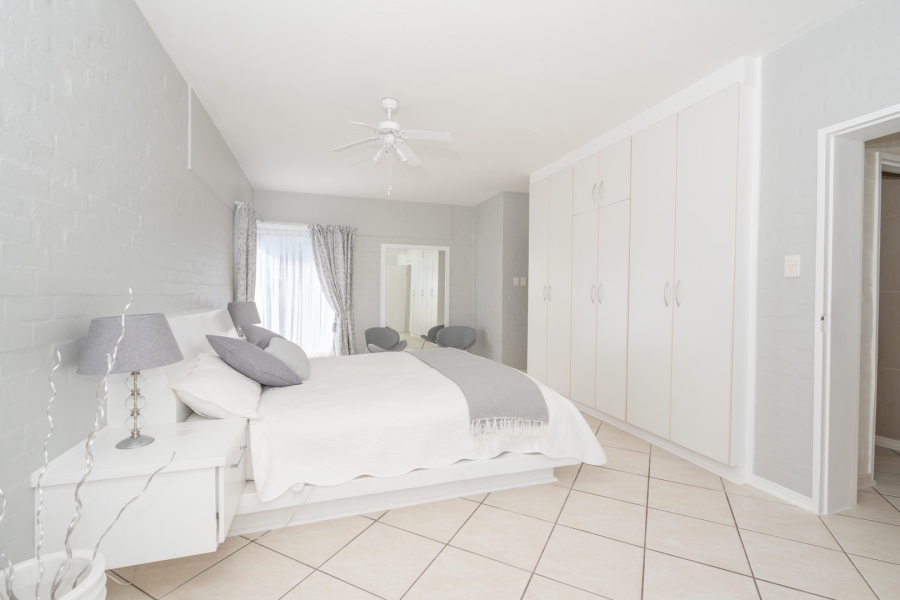 4 Bedroom Property for Sale in Paradise Beach Western Cape